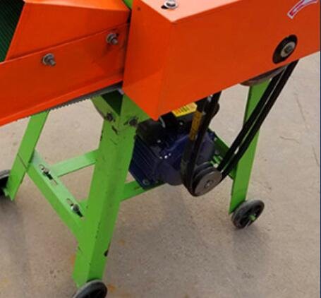 Grass chipping machine