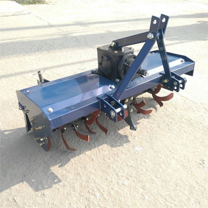 Motozappe con attacco a 3 punti azionate da trattore